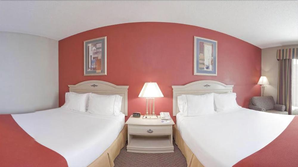 Holiday Inn Express Hotel & Suites London By Ihg Екстер'єр фото