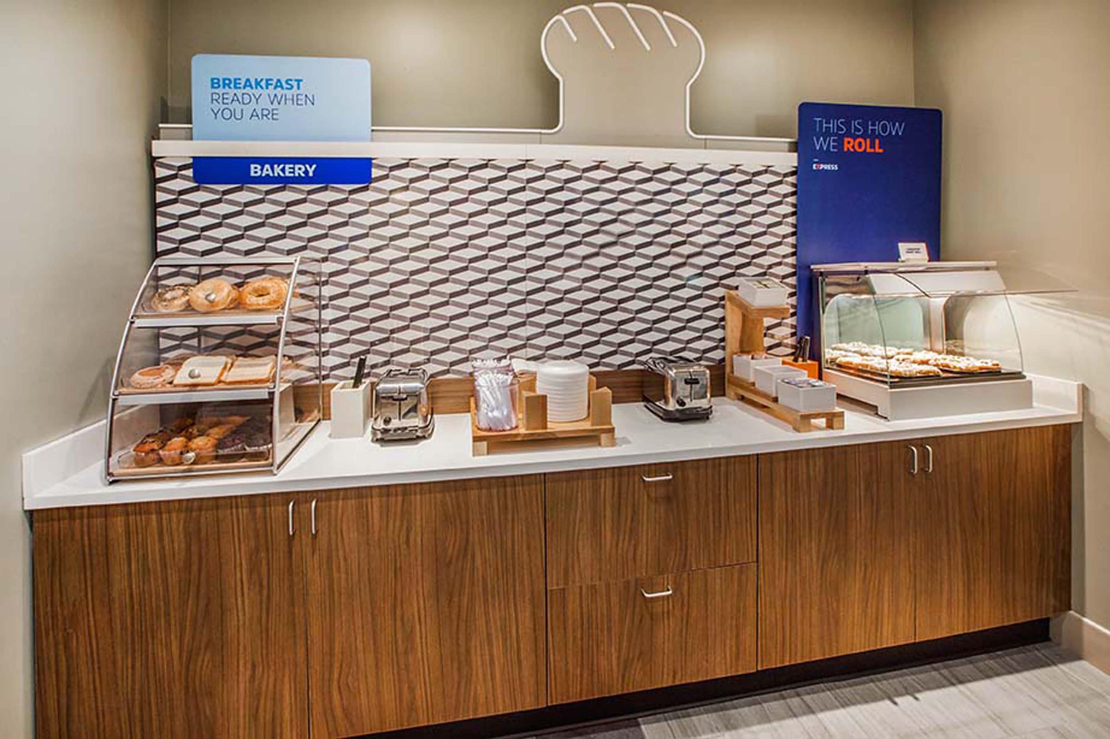 Holiday Inn Express Hotel & Suites London By Ihg Екстер'єр фото