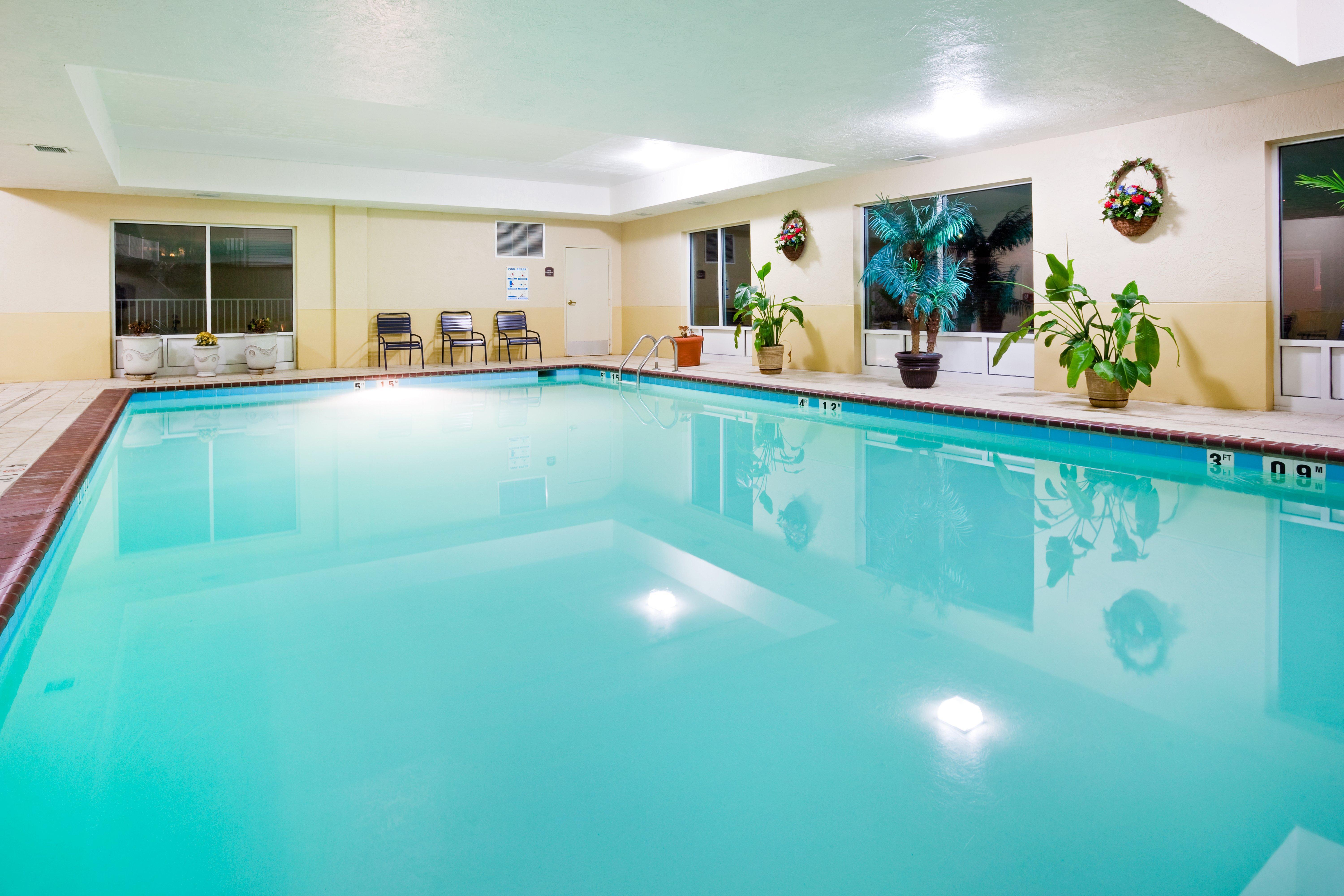 Holiday Inn Express Hotel & Suites London By Ihg Екстер'єр фото