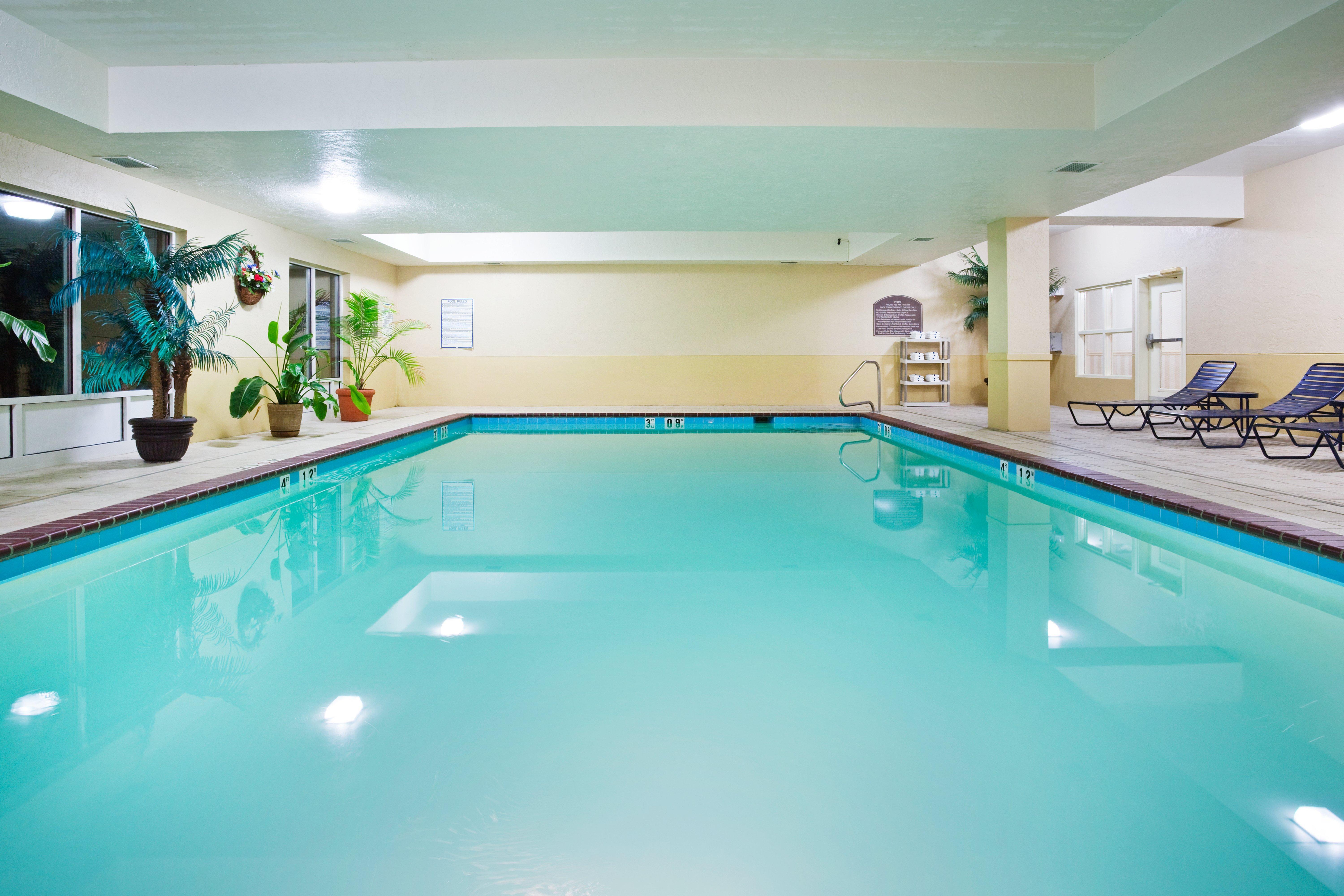 Holiday Inn Express Hotel & Suites London By Ihg Екстер'єр фото