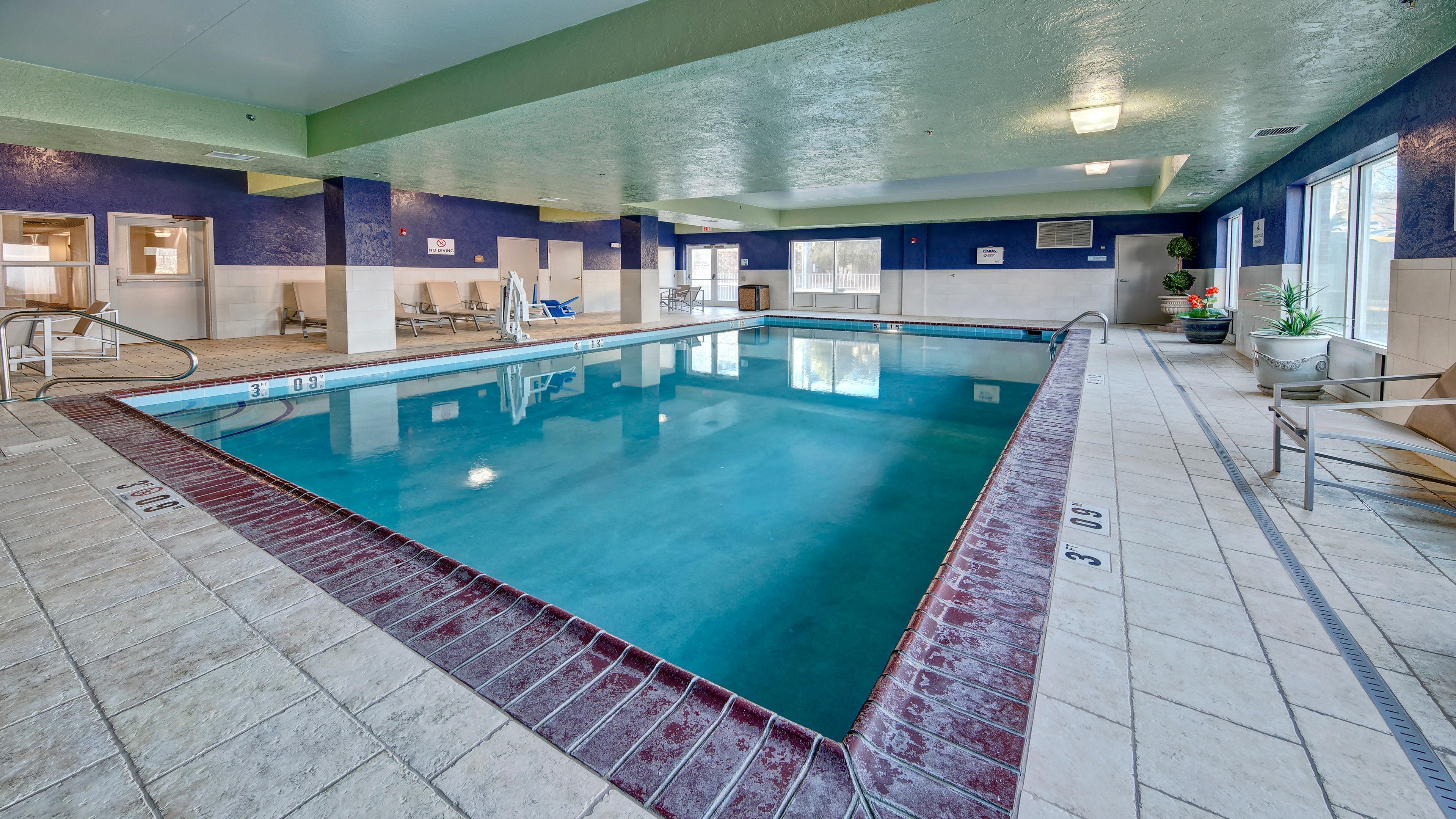 Holiday Inn Express Hotel & Suites London By Ihg Екстер'єр фото