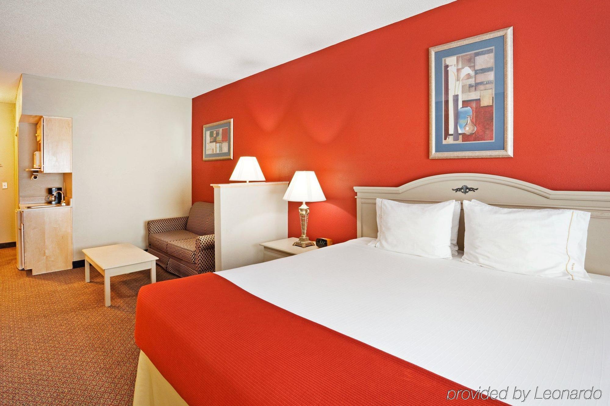 Holiday Inn Express Hotel & Suites London By Ihg Номер фото