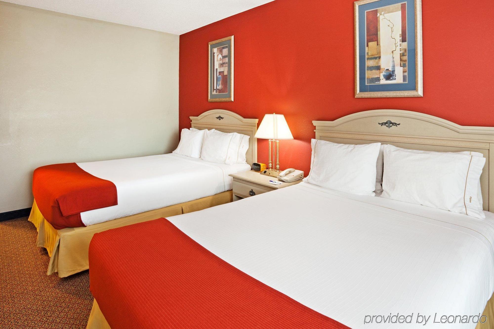Holiday Inn Express Hotel & Suites London By Ihg Номер фото