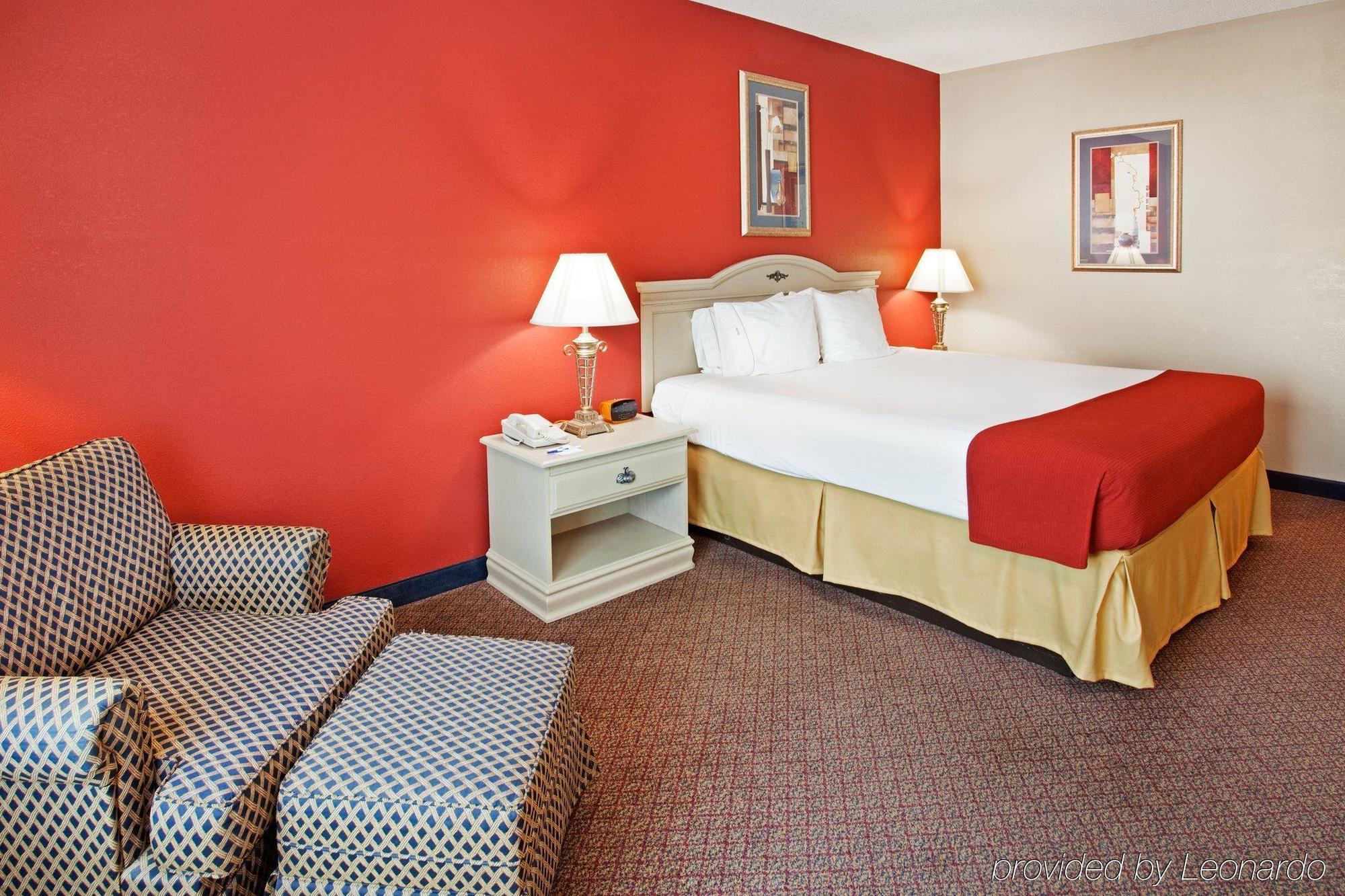 Holiday Inn Express Hotel & Suites London By Ihg Номер фото