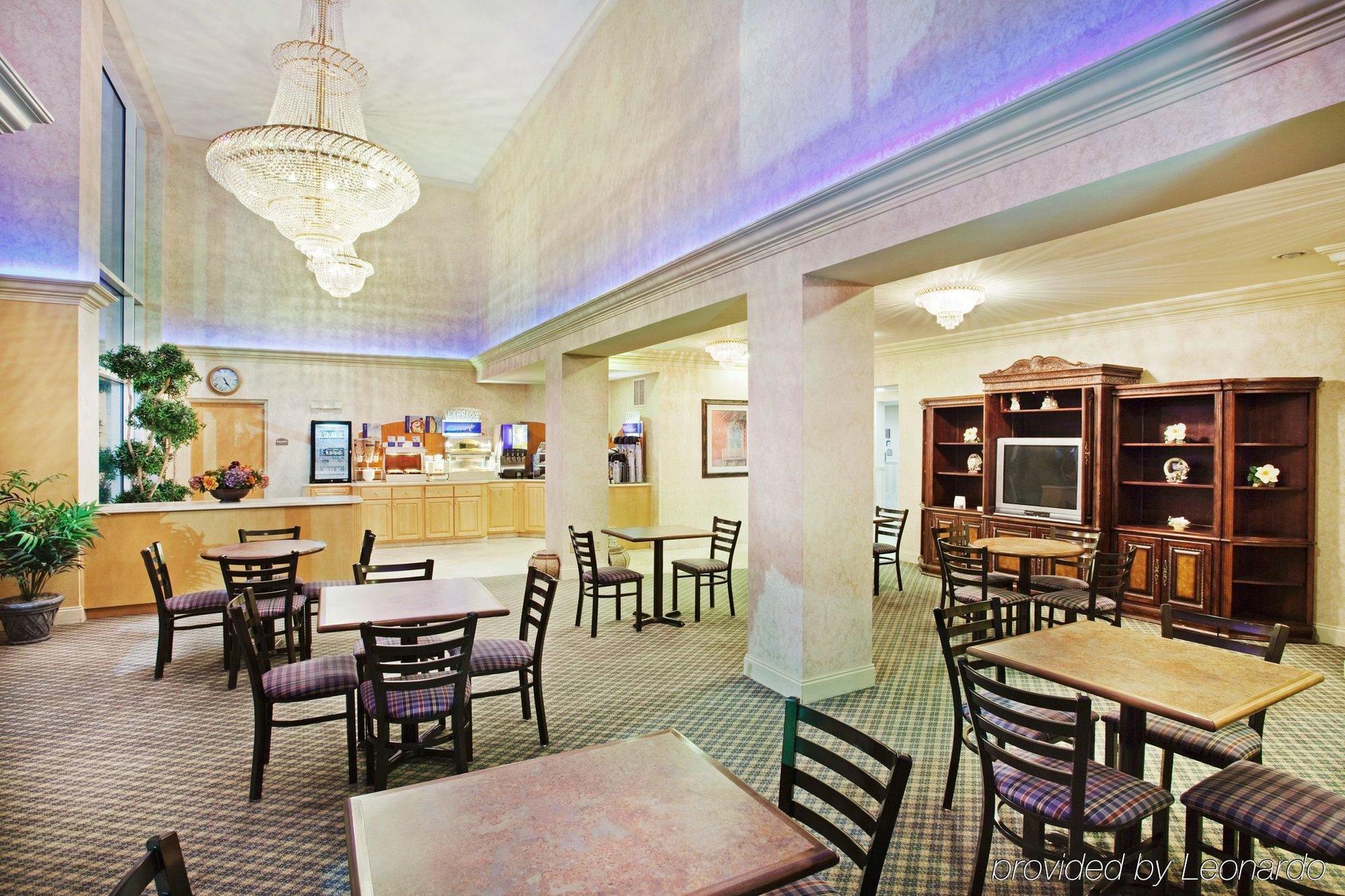 Holiday Inn Express Hotel & Suites London By Ihg Ресторан фото