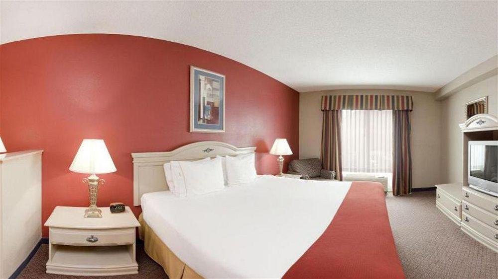 Holiday Inn Express Hotel & Suites London By Ihg Екстер'єр фото