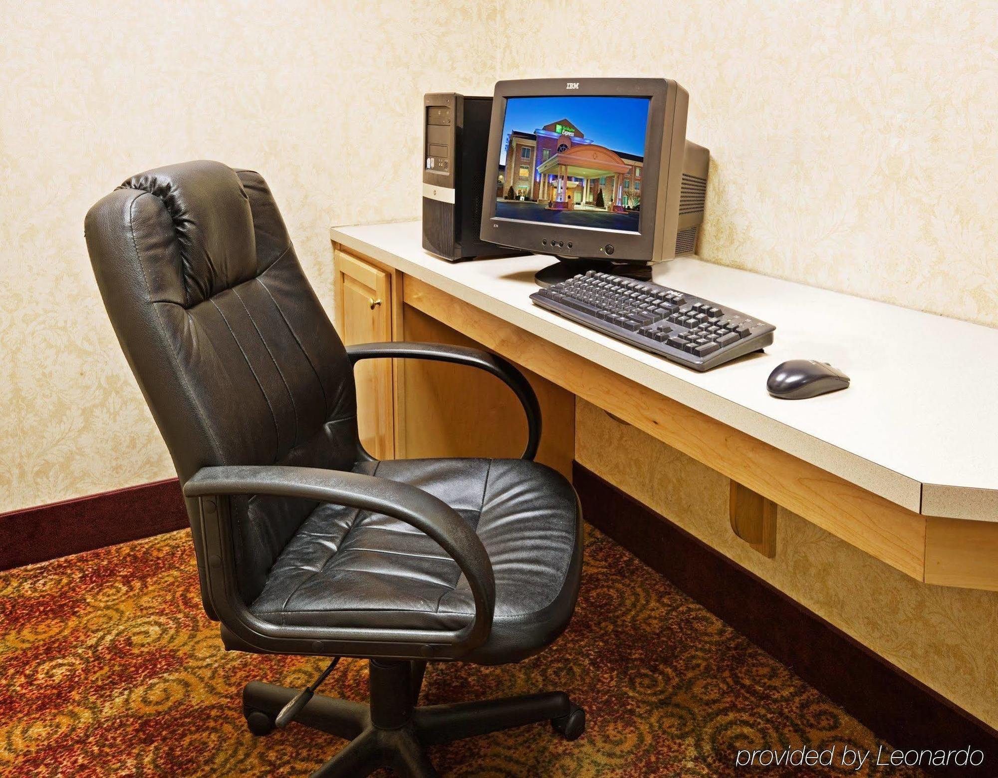 Holiday Inn Express Hotel & Suites London By Ihg Зручності фото